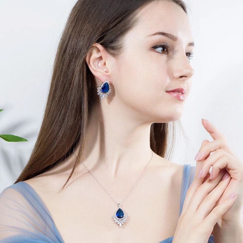 Classy Zirconia Water Drop Necklace & Earrlngs